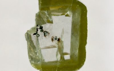 Un diamante grezzo: I ricercatori identificano un nuovo minerale nei difetti della pietra preziosa